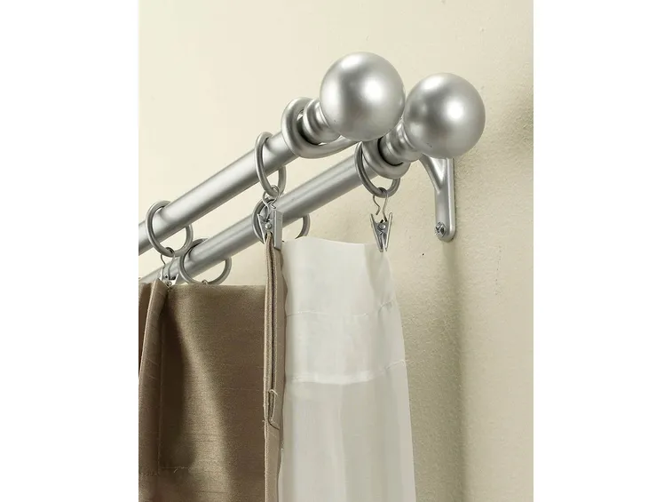 Bastone per tende in stile moderno.