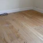 Battiscopa bianco parquet