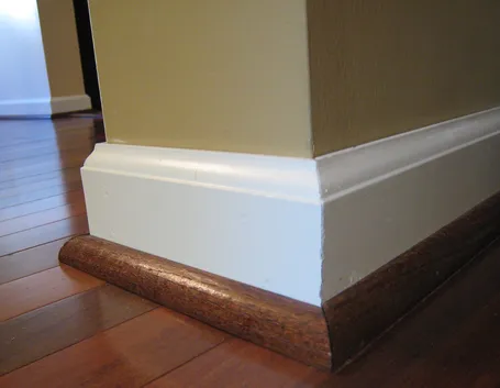Elegante battiscopa laminato