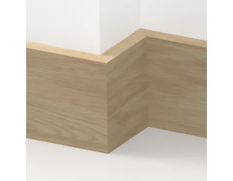 Battiscopa in legno chiaro