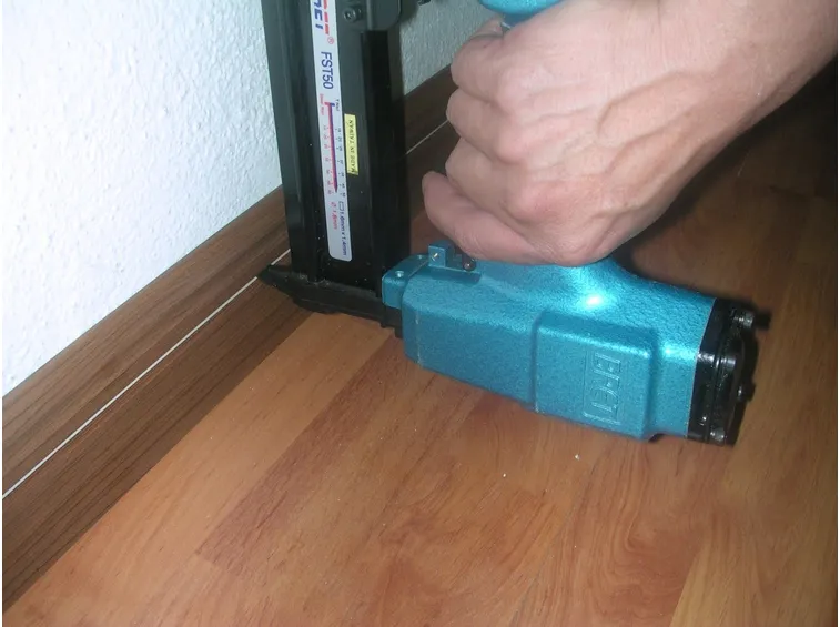 Montaggio zoccolino pvc
