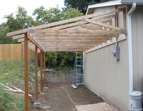 Come costruire una tettoia in legno