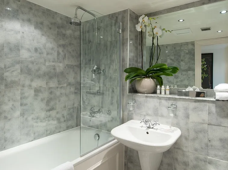 Rivestimento di un bagno con vasca