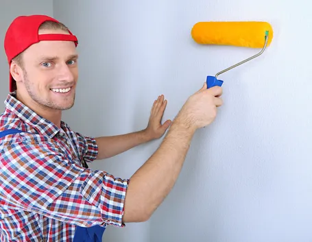Pitturare casa con cura e attenzione