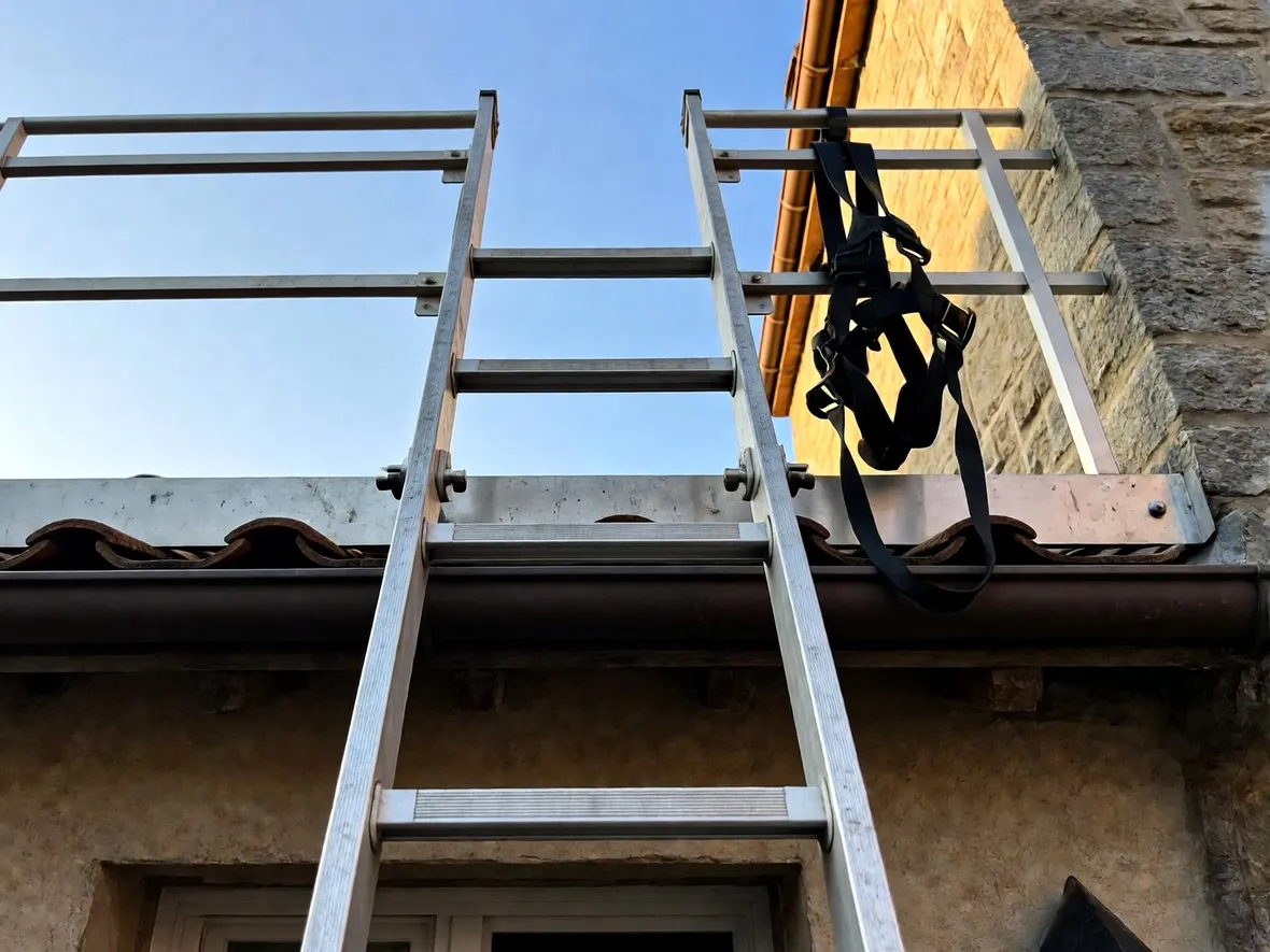 Preparazione e sicurezza per la tegola rotta
