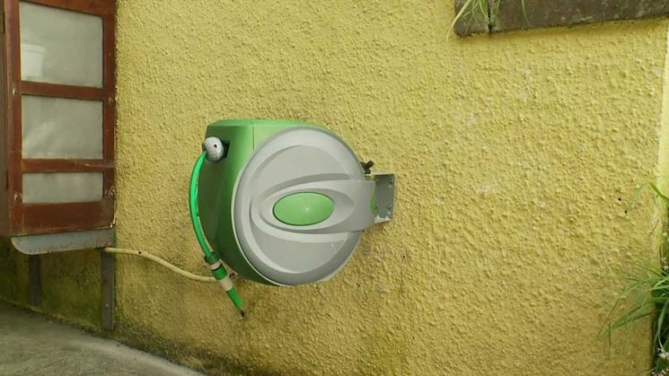 Avvolgitubo automatico a muro