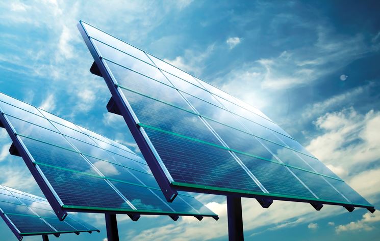 Grandi pannelli per sfruttare l'effetto fotovoltaico