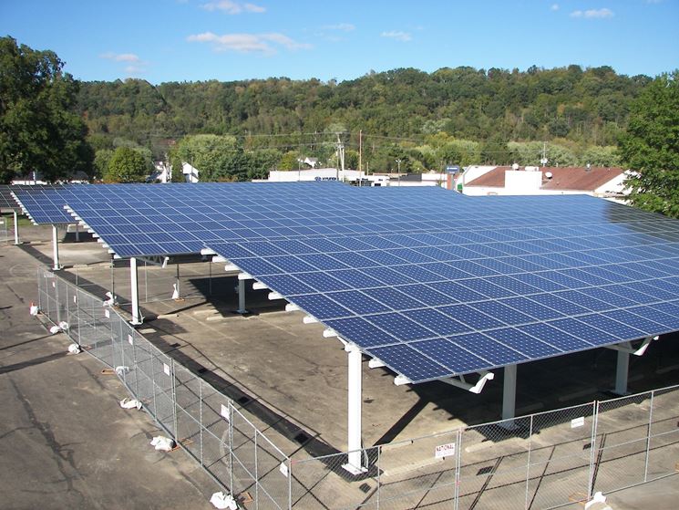 Parcheggio con pensilina fotovoltaica