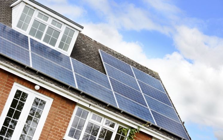 Pannelli fotovoltaici sul tetto di una casa