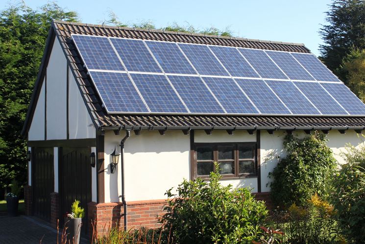Abitazione con pannelli fotovoltaici