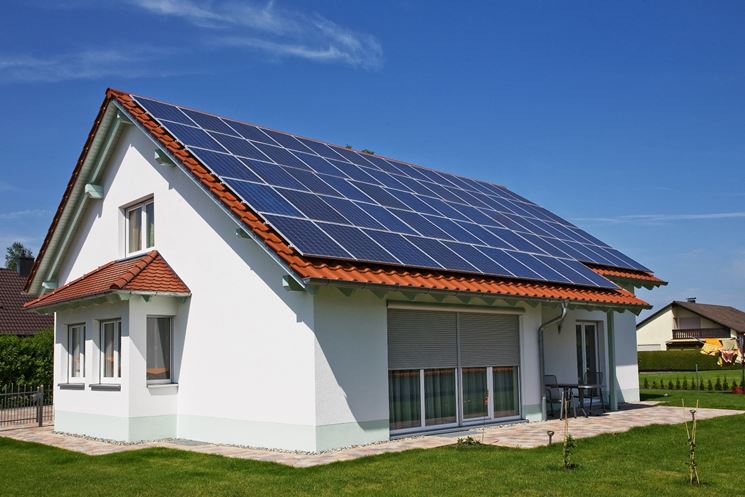 Abitazione con pannelli fotovoltaici