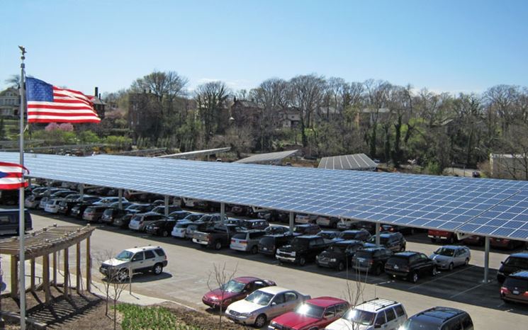 Pensilina fotovoltaica per auto