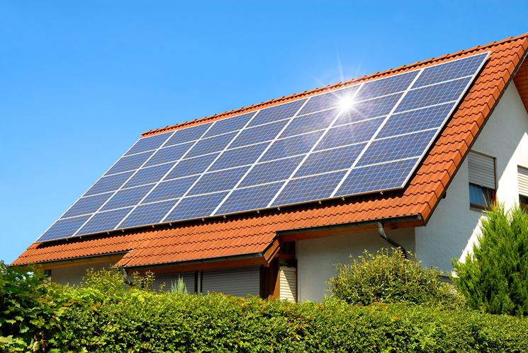 Il fotovoltaico sui tetti di una casa