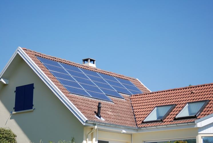 Casa con impianto fotovoltaico