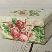 Decorare oggetti con il decoupage