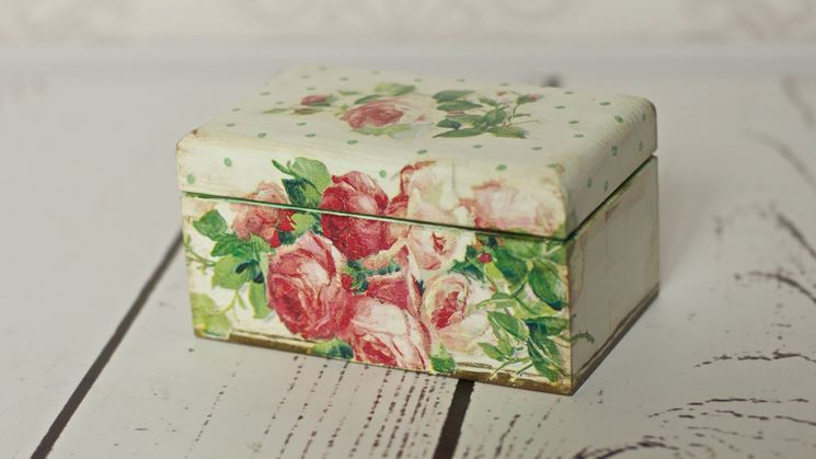 Decorare oggetti con il decoupage