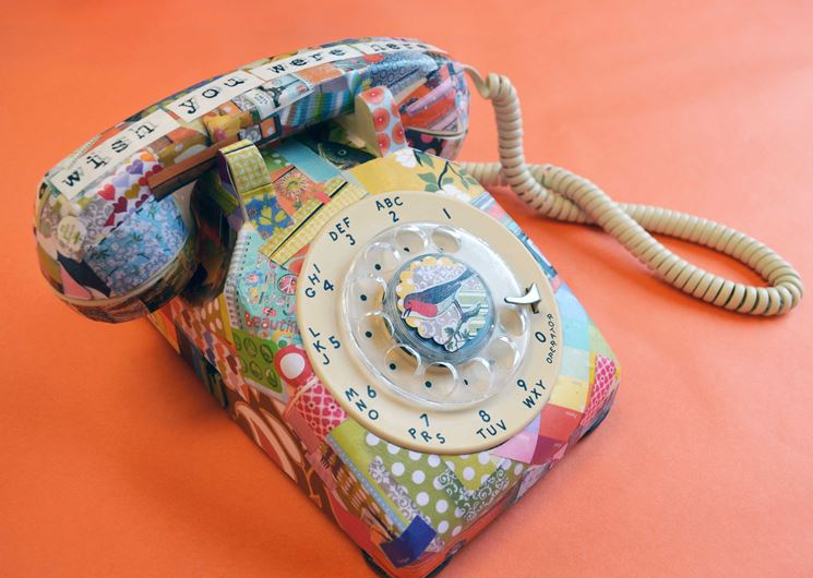 Telefono decorato con decoupage