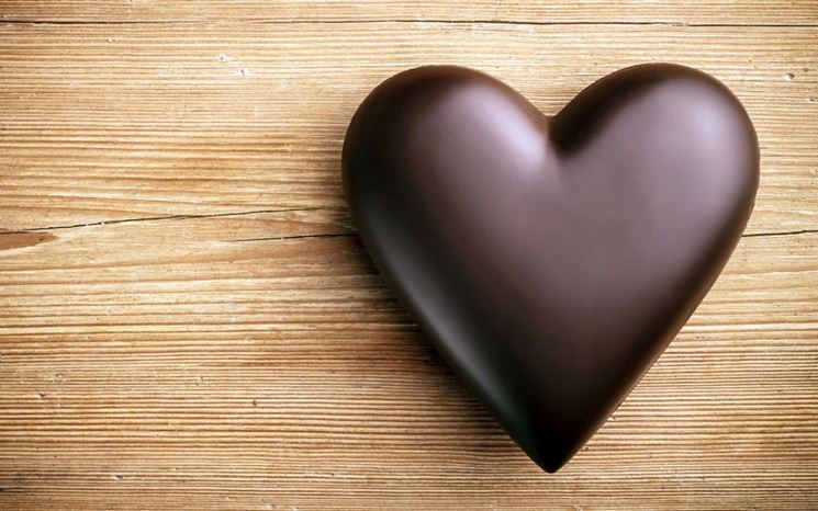 Un delizioso cuore di cioccolato