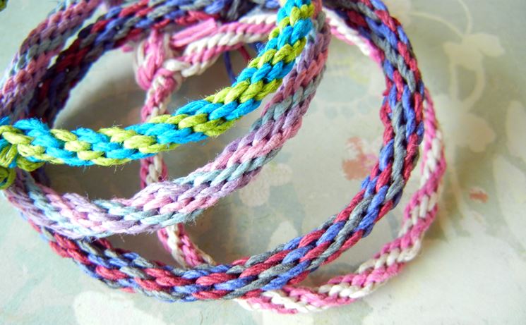 Bracciali intrecciati