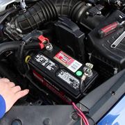 Come sostituire la batteria dell'automobile