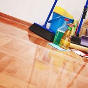 Prodotti e attrezzi per pulire il pavimento