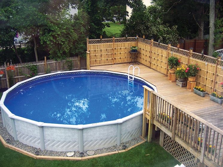 Esempio di piscina con struttura in pvc