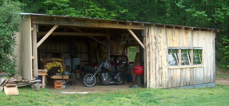 Garage in legno in giardino