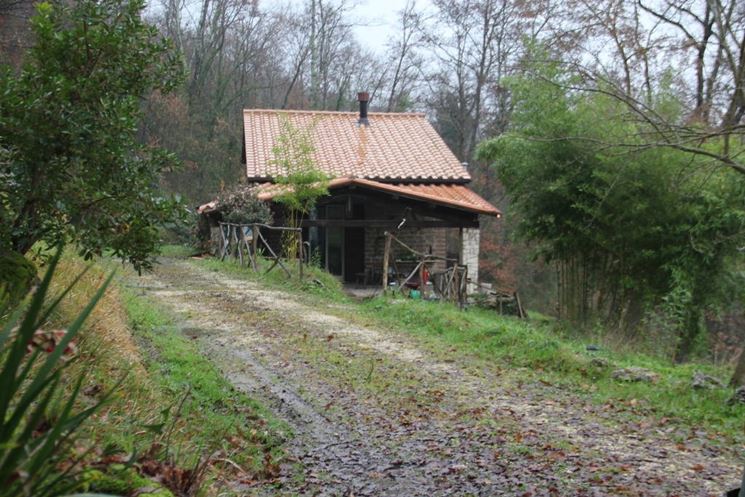 casetta di campagna realizzata in pietra