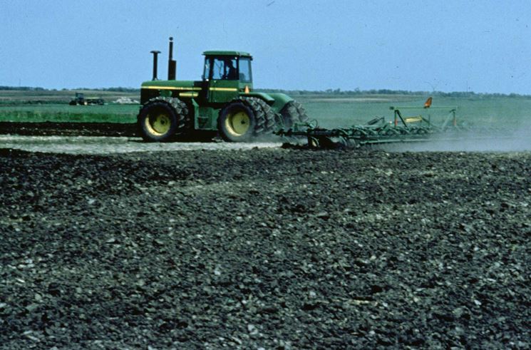 Lavorazione meccanica di un terreno argilloso