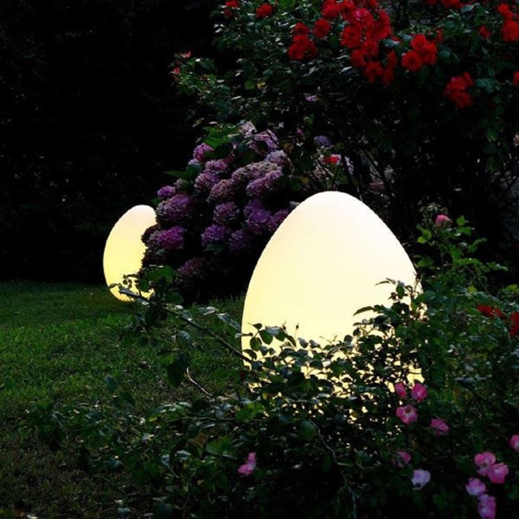 Particolare modello di lampade solari per giardino