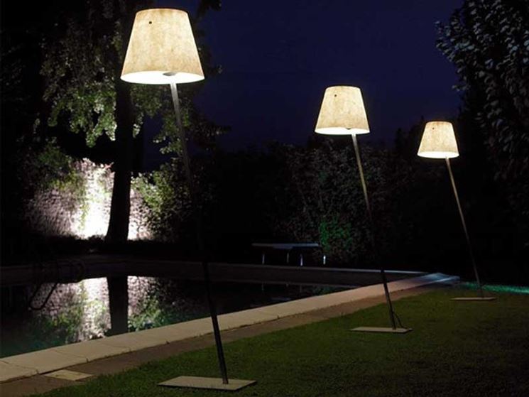 Lampada solare da giardino in stile moderno