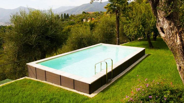 esempio di piscina seminterrata