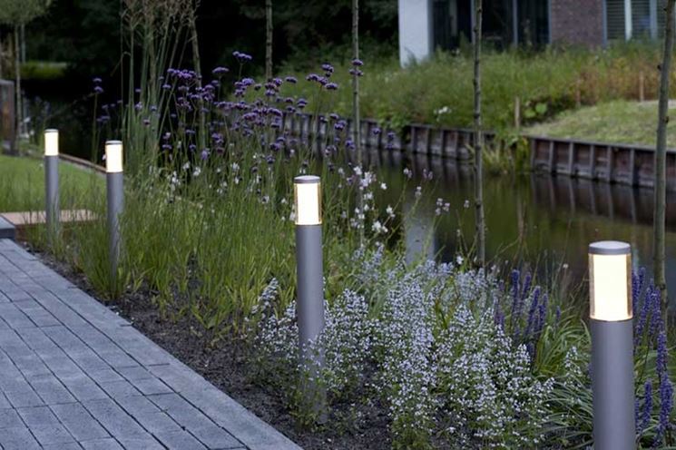 Illuminazione giardino moderna