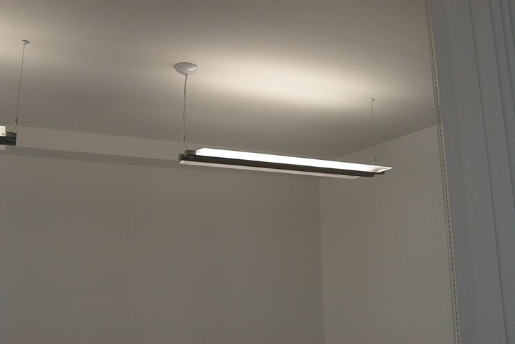 Lampada Da Scrivania LED APMIEK 24W Con Telecomando E Doppia Testa - 100 Modalità (10 Colori 2700K-6500K X 10 Intensità) Con Pinza E Collo D'oca Flessibile