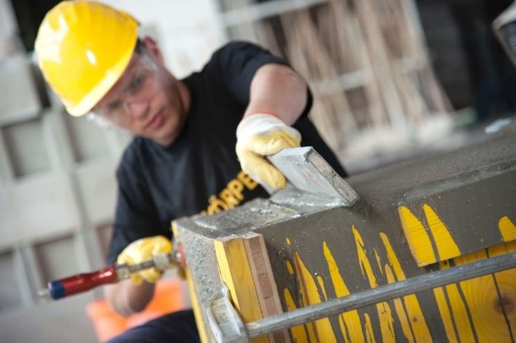 Lavori edili effettuati da un uomo