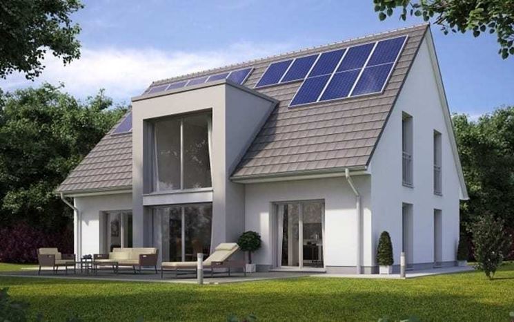 Casa con pannelli solari