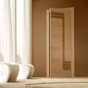 elegante porta per interni in legno