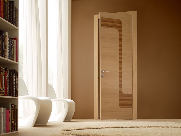 elegante porta per interni in legno