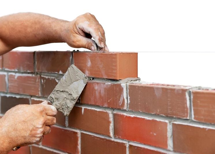 Costruire muro di mattoni