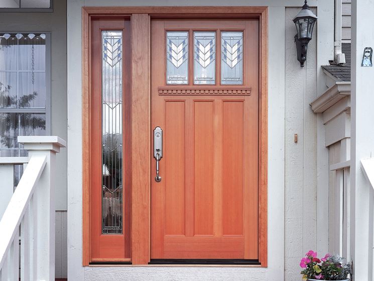 Elegante porta in legno