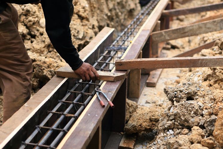 Le fondazioni per la costruzione muro