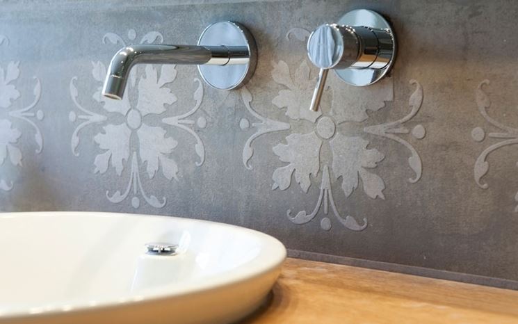 Stencil per rivestire le pareti del bagno