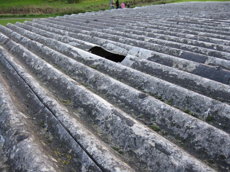 Copertura tetto in amianto deteriorata