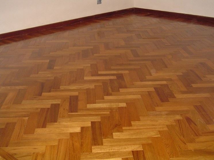 Montaggio parquet a spina ungherese