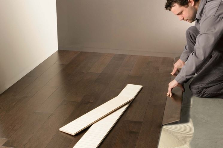 Posa in opera di una pavimentazione con parquet flottante