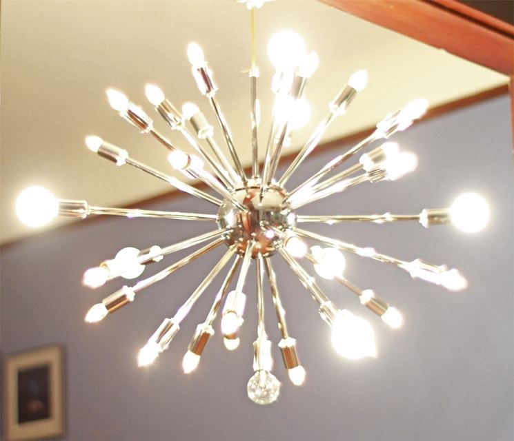 lampadario moderno con molte luci