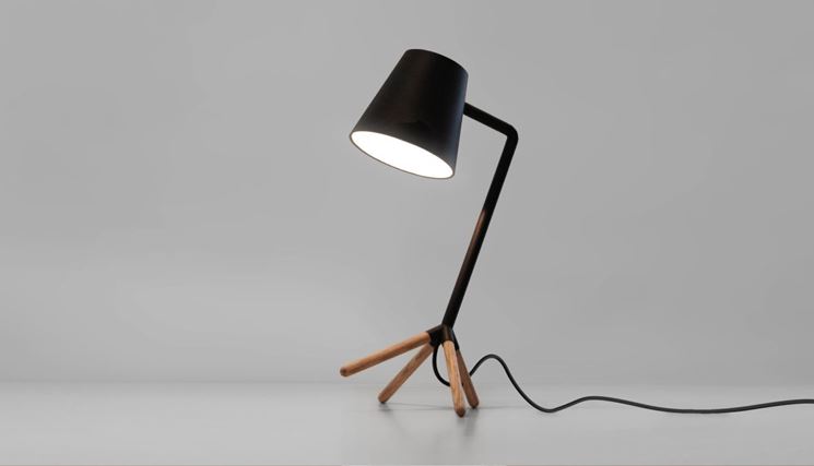 esempio di lampada da tavolo design