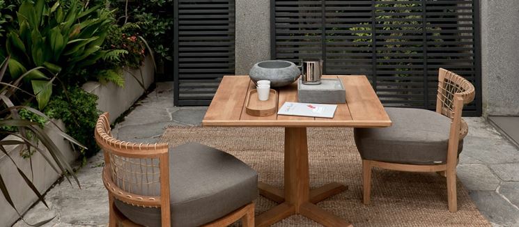 Tavolo da esterno in legno