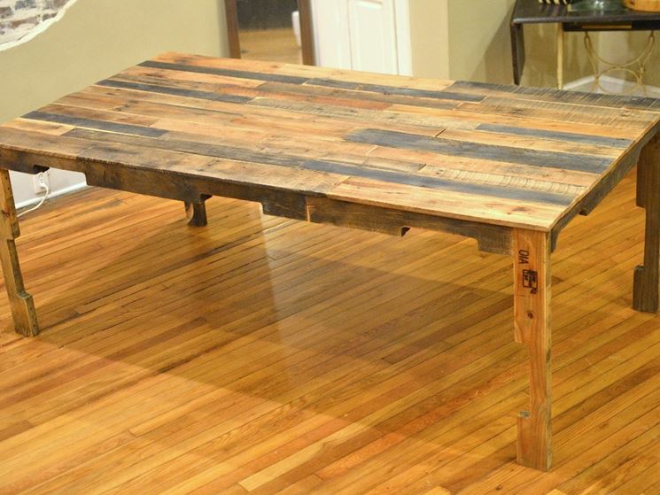 Tavolo classico in legno
