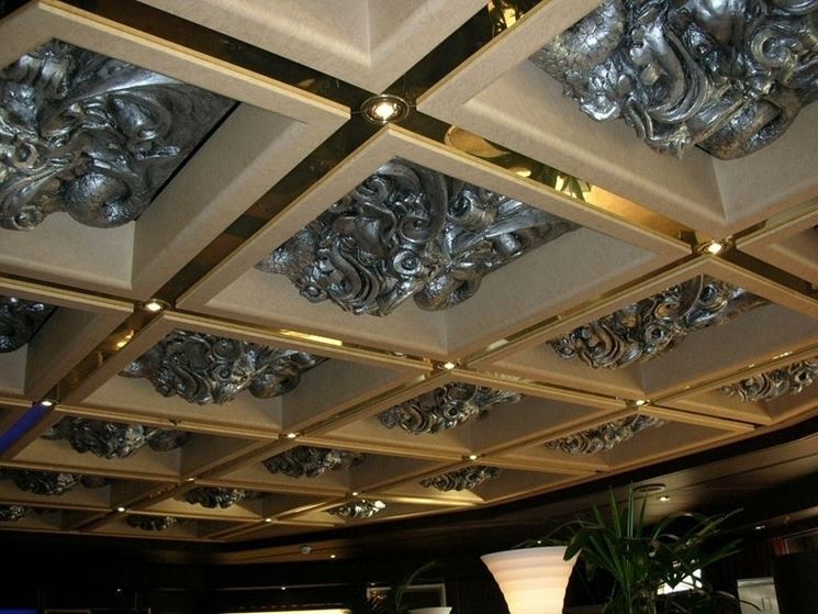 Soffitto a cassettoni decorato